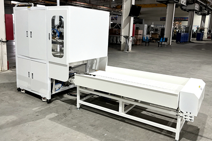 Fully automatic bagging machine